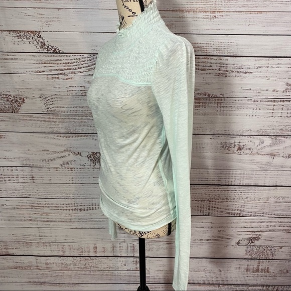 WE‎ THE FREE AQUA CAROLINE SMOCKED SIZE SMALL BLOUSE - Picture 6 of 8